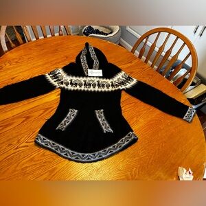 New Alpaca Wool Black and White Hooded Sweater small